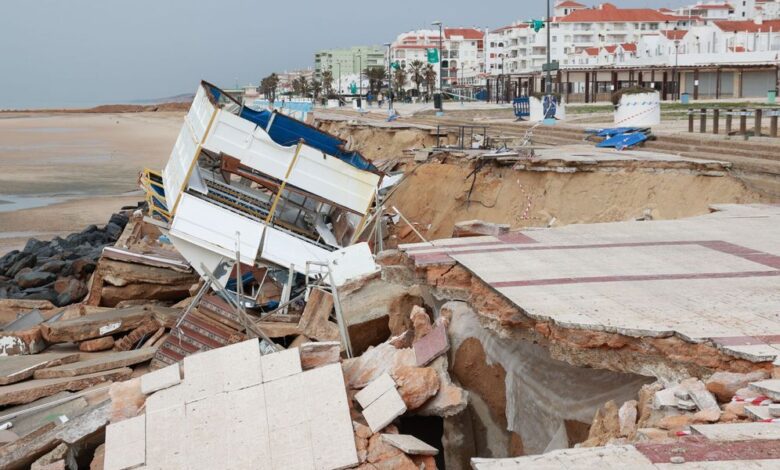 Шторм разрушил пляж Мата ласканьяс и поставил под угрозу дома у Доñаны