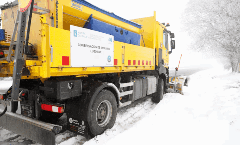 Snowstorm Paralyzes Traffic Across Dozens of Roads in Spain