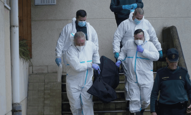 In Galicia, rescuers were unable to remove a pensioner’s body due to piles of trash in his apartment