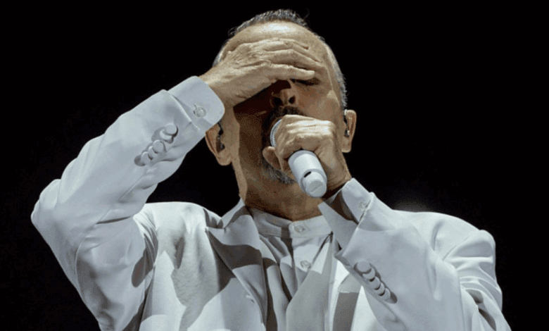 Miguel Bosé Demands Minister’s Resignation After Railway Tragedy in Adamus