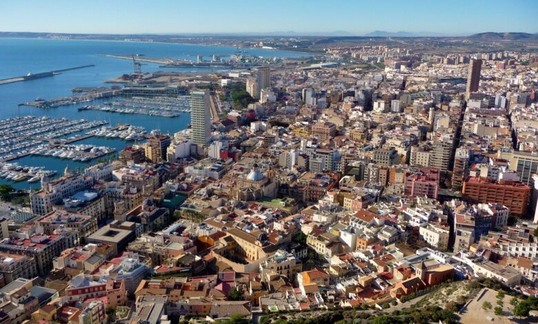 Propietarios de pisos turísticos en España advertidos del riesgo de perder la licencia