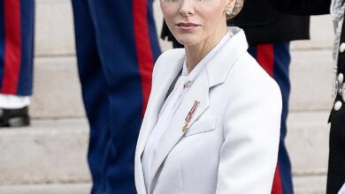 ΠΠΎΡΠ΅ΠΌΡ ΠΠΎΠ½Π°ΠΊΠΎ ΠΌΠΎΠ»ΡΠΈΡ ΠΎ ΡΡΠ°ΡΠ°Ρ
ΠΏΡΠΈΠ½ΡΠ΅ΡΡΡ Π¨Π°ΡΠ»Π΅Π½ Π½Π° ΡΠΎΠ½Π΅ Π΅Ρ ΡΠ±ΠΈΠ»Π΅Ρ