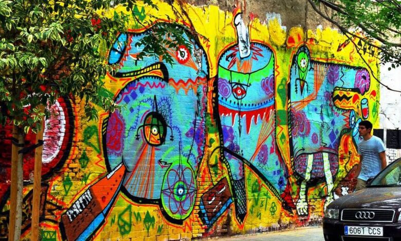 В Мадриде есть улица, где искусство встречает повседневность и удивляет каждого прохожего