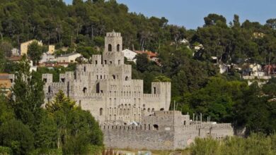 Загадочный замок под Барселоной: коллекция антиквариата