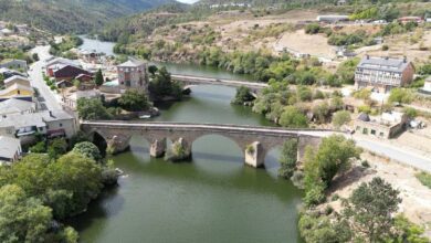 Древний мост с неравными арками в Галисии поражает своим уникальным обликом