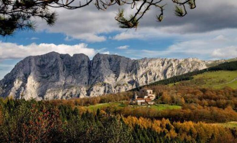 Зимний поход по Уриколе: маршрут с острыми гребнями и загадочной пещерой Мари