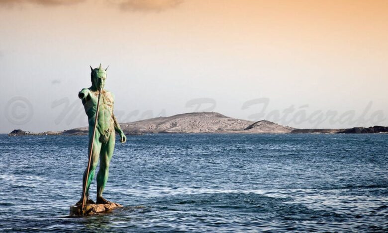 The Monument That Vanishes in the Waves The Mystery of Melenara Beach in Gran Canaria
