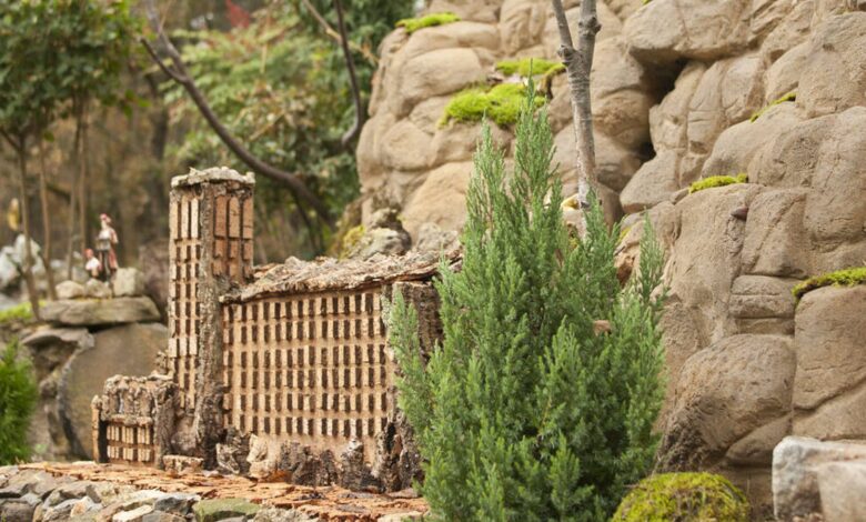 В лесу Каталонии спрятан вертеп с сотней работ и копиями Гауди и Дали