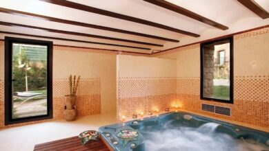 Π ΠΎΠΌΠ°Π½ΡΠΈΡΠ΅ΡΠΊΠΈΠΉ ΡΠΈΠΊΠ΅Π½Π΄ Π² ΠΠ°-Π ΠΈΠΎΡ
Π΅: ΠΎΡΠ΄ΡΡ
Π² ΠΈΡΡΠΎΡΠΈΡΠ΅ΡΠΊΠΎΠΌ Π΄Π²ΠΎΡΡΠ΅ Ρ ΠΏΡΠΈΠ²Π°ΡΠ½ΡΠΌ ΡΠΏΠ° ΠΈ Π²ΠΈΠ΄ΠΎΠΌ Π½Π° Π²ΠΈΠ½ΠΎΠ³ΡΠ°Π΄Π½ΠΈΠΊΠΈ