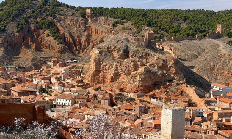 Una fortaleza en Aragón es un auténtico portal a la Edad Media rodeado de murallas