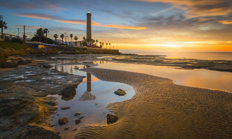 Chipiona la perla andaluza frente al mar con historia playas y esencia musical