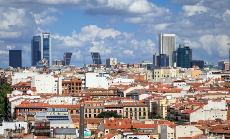 El fondo estadounidense Cerberus pone a la venta 3300 pisos en España