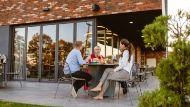 Когда соседи могут потребовать снести остекление во дворе-колодце в Испании