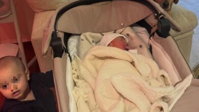 Каролина Монже показала трогательное семейное фото с дочерью и собакой