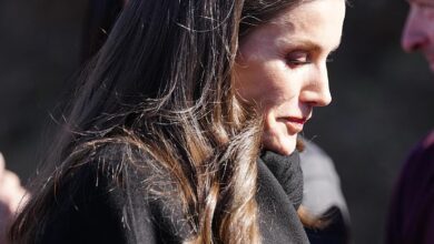 Королева Летисия в трауре: визит к пострадавшим после катастрофы в Адамусе