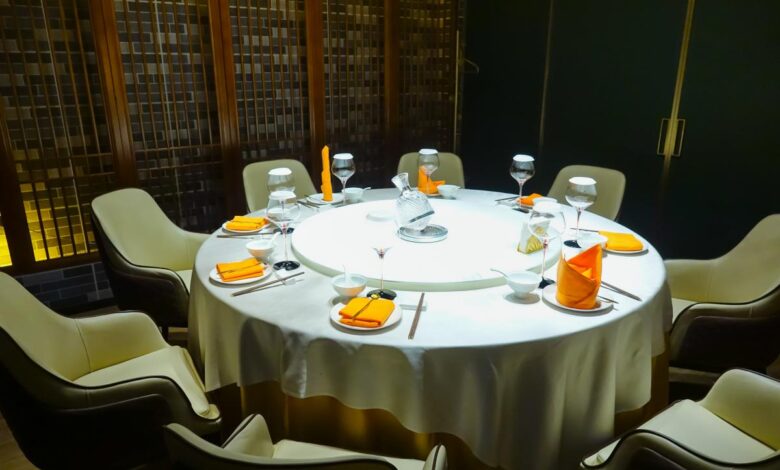 Four Diners Refuse to Pay Cash Sparking Uproar in Spanish Dining