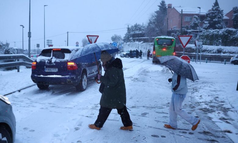 Snow Paralyzes Madrid: Unexpected Consequences of Cyclone Kristin