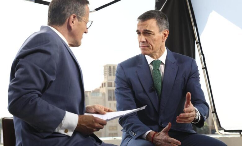 Pedro Sánchez Calls for Mass Legalization of Migrants in Spain