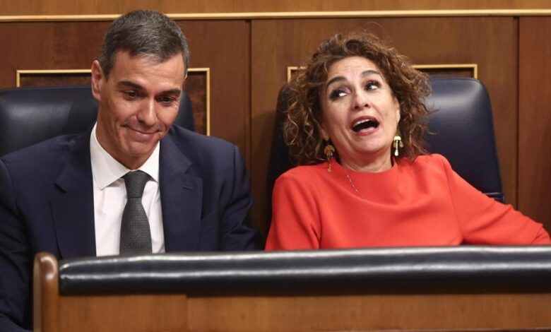 Скандал в Конгрессе: Санчес и Абаскаль спорят о Bad Bunny и законах для соцсетей