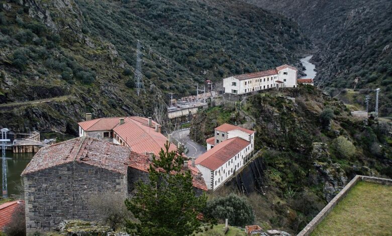 Una aldea española abandonada es adquirida en una importante operación estadounidense