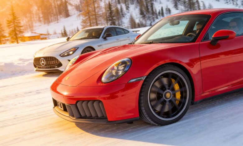 Сравнение Porsche 911 Carrera 4 GTS и Mercedes-AMG GT 63 4Matic+ на снегу