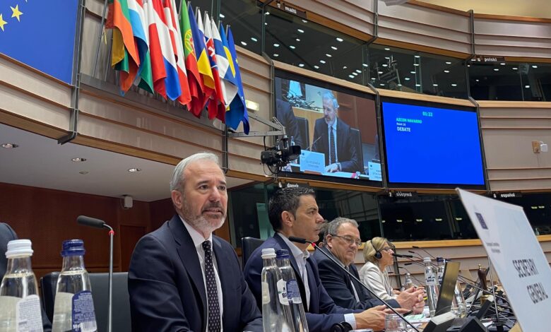 Parties compete for every seat as coalitions become decisive