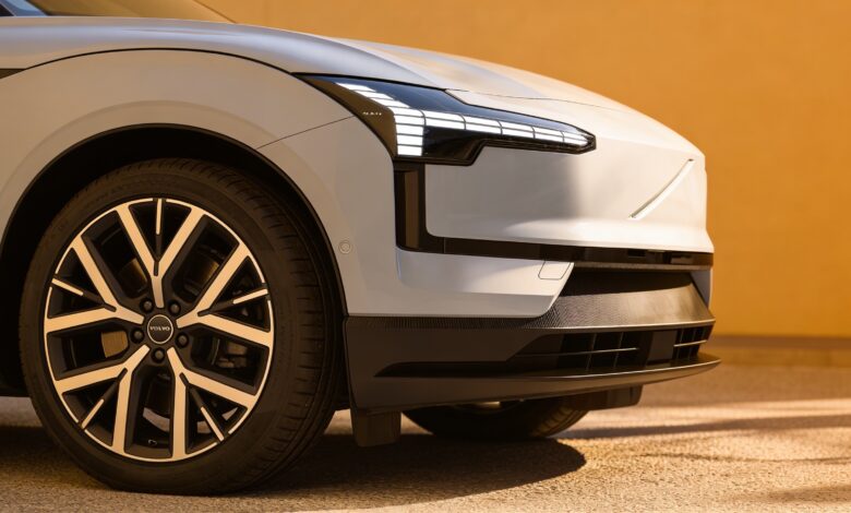 Volvo EX30 sorprende con un nuevo motor eléctrico y versión negra precios bajarán a 30 000 euros