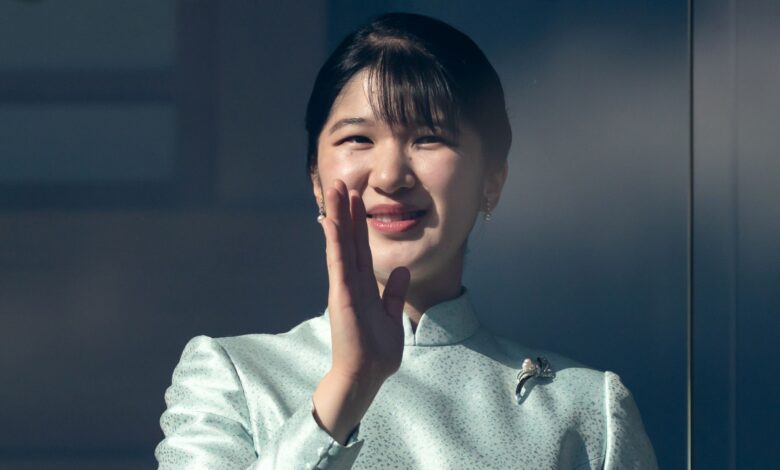 Япония рискует потерять династию: женщина-премьер против допуска женщин к трону