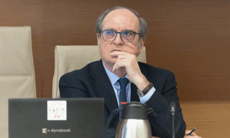 Calls for intervention in Spain as air and bus ticket prices soar