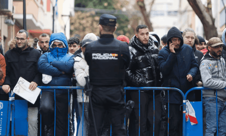 Rules for Migrants With a Past: Debate Over New Restrictions in Spain