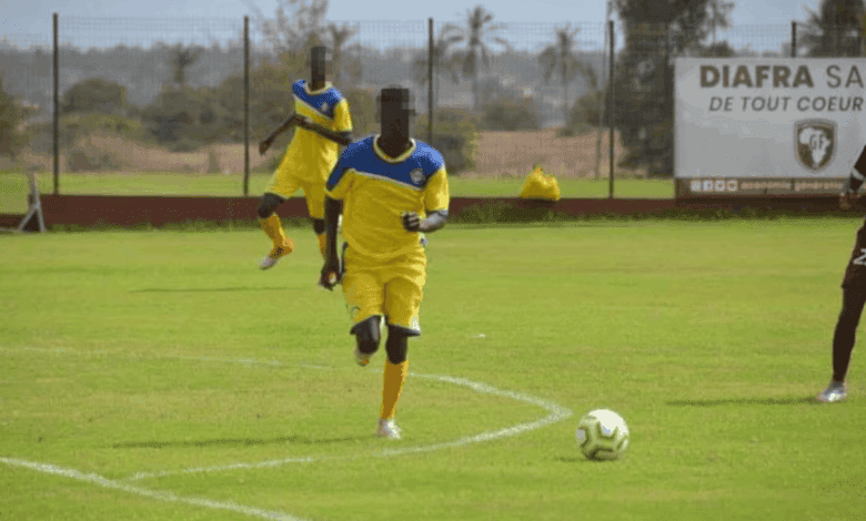 Joven migrante de Senegal queda atrapado en un limbo legal por disputas sobre su edad