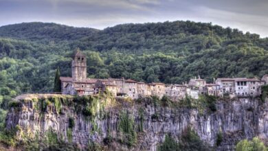 Самый маленький город Жироны: уникальный ландшафт и жизнь на краю обрыва RUSSPAIN.COM