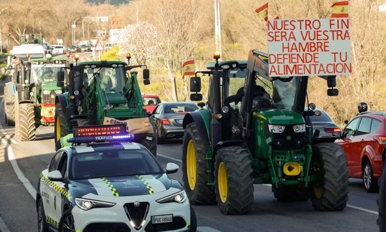 Massive Farmer Tractor Protest Paralyzes Traffic in Central Madrid