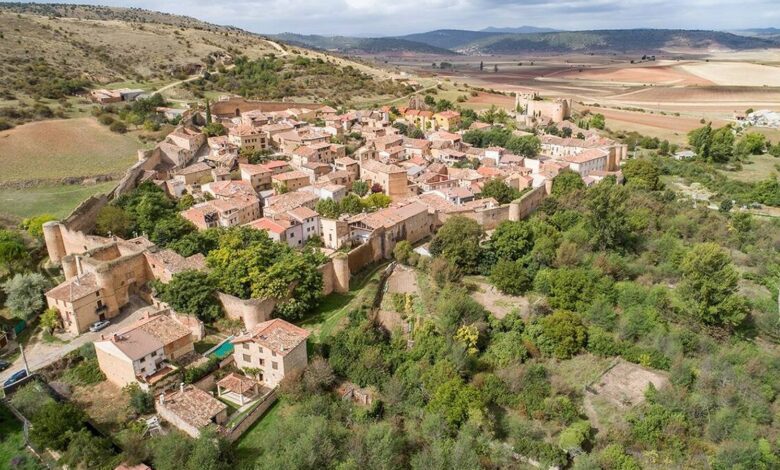 Fortaleza medieval en Guadalajara por qué turistas buscan pueblos olvidados de España