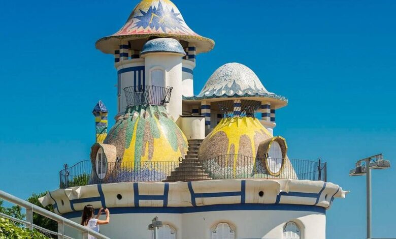 Una casa insólita con cúpulas en forma de huevo en Barcelona desata debate entre amantes de la arquitectura