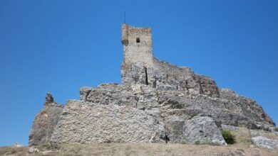 Π‘ΡΠ΅Π΄Π½Π΅Π²Π΅ΠΊΠΎΠ²ΡΠΉ Π·Π°ΠΌΠΎΠΊ Π² ΠΠ²Π°Π΄Π°Π»Π°Ρ
Π°ΡΠ΅ ΡΡΠ°Π» ΡΠΈΠΌΠ²ΠΎΠ»ΠΎΠΌ Π±ΠΎΡΡΠ±Ρ ΠΈ ΠΊΠΈΠ½ΠΎΠ»Π΅Π³Π΅Π½Π΄ RUSSPAIN.COM