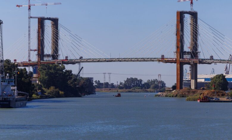 Seville loses ground: infrastructure crisis and millions in losses