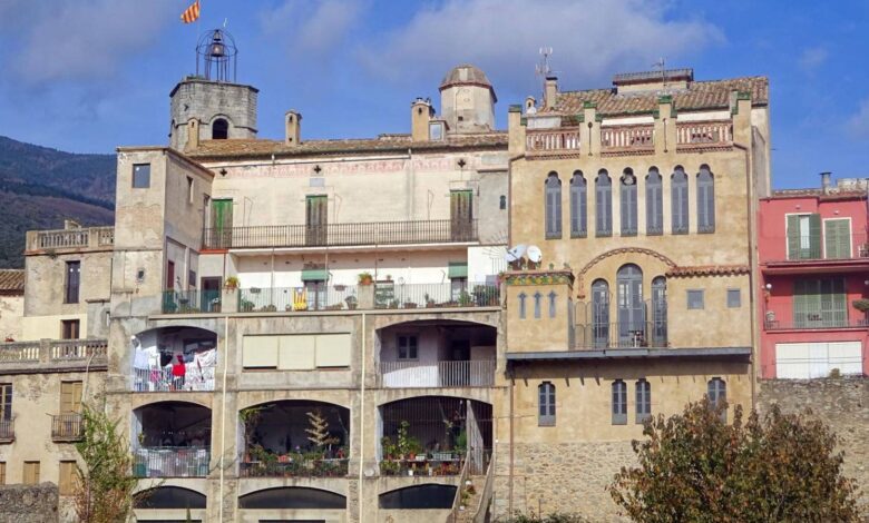 Средневековая крепость у подножия Пиренеев: тайны каталонской деревни