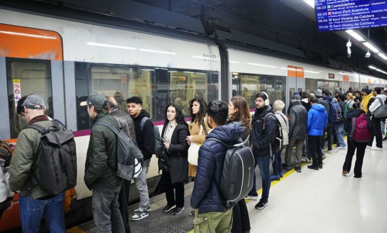 Minimum services on Catalonia’s railway spark debate over new restrictions