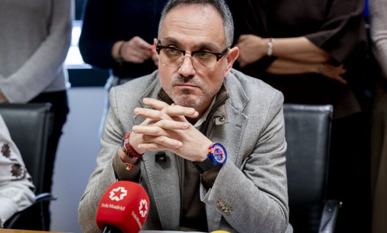 Скандал в Мостолесе: экс-советница обвиняет мэра в домогательствах и подает в суд