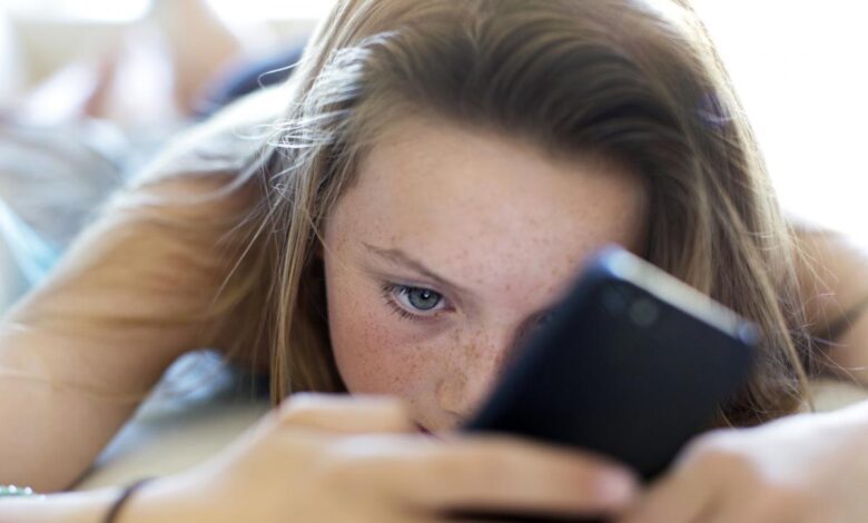 Испания вводит запрет на соцсети для подростков до 16 лет