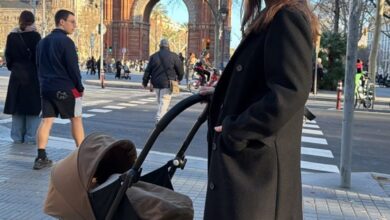 Первая публичная прогулка Урсулы Корберо с сыном в Барселоне вызвала ажиотаж? RUSSPAIN.COM