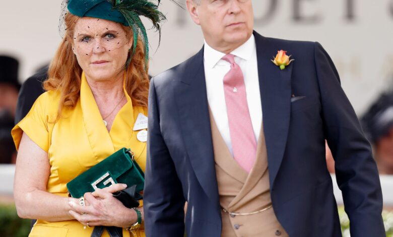 El rey Carlos III rompe tradiciones con una visita a su niñera en medio de la detención de Andrés