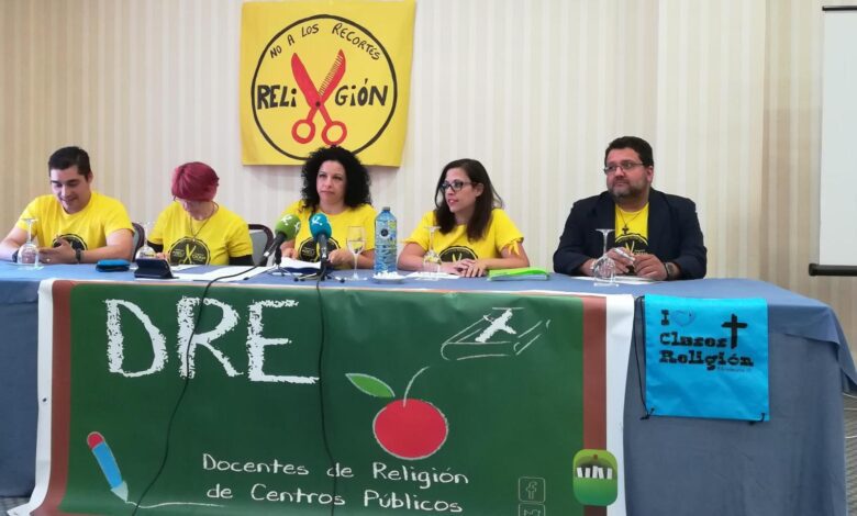 Религия в школах под угрозой: число верующих молодых растет, но уроки хотят убрать