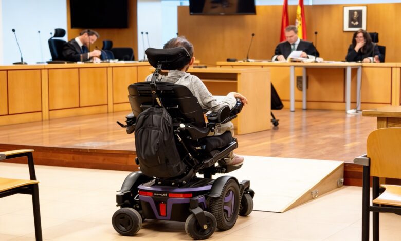 Pablo Echenique juzgado por un tuit irónico sobre la deportación de sacerdotes