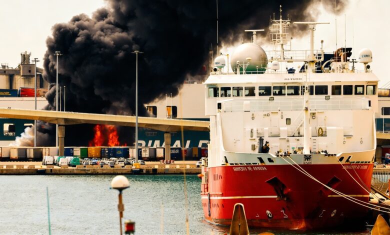 Large fire in Barcelona port leads to ship evacuation and thick smoke over the city