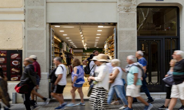 Туризм в Барселоне: рост занятости и снижение доли в экономике города