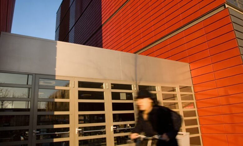 Университет в Барселоне неожиданно стал площадкой для дебатов левых лидеров