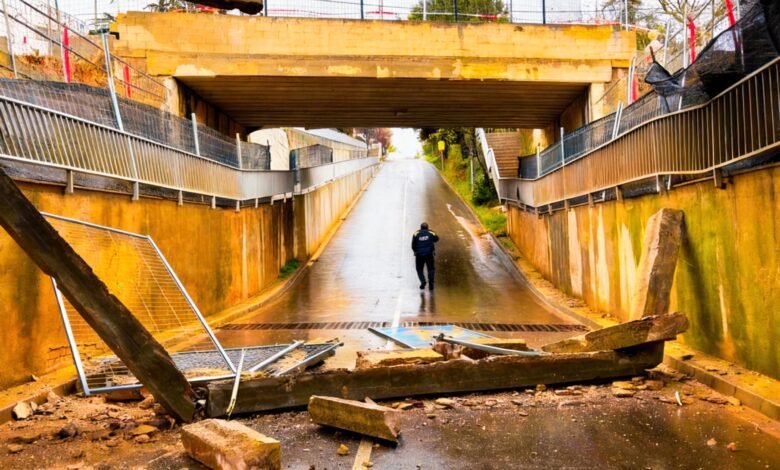 Власти требуют объяснений после падения конструкции