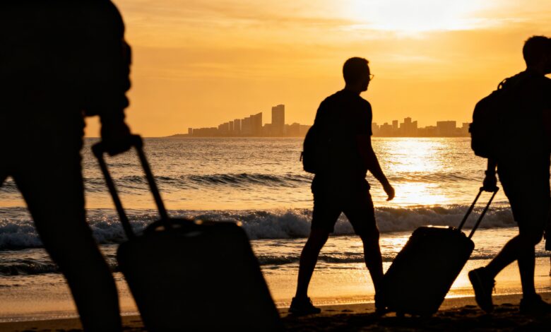 Британские туристы выбирают Испанию: новые рекорды на Пасху и неожиданные лидеры